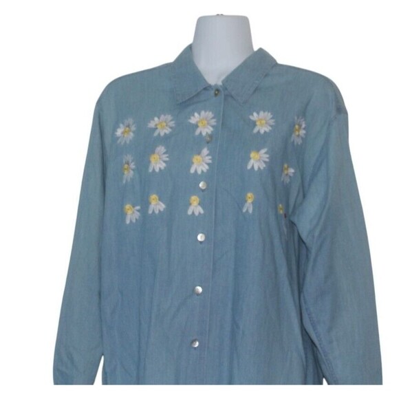 Country Store Women's Size M Button Up Shirt Chambray Embroidered Long Sleeve - Picture 1 of 5